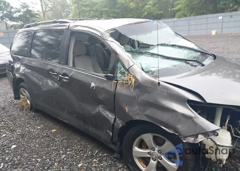 2011 Toyota Sienna Le V6 из США, поврежденный, VIN 5TDKK3DC1BS045893